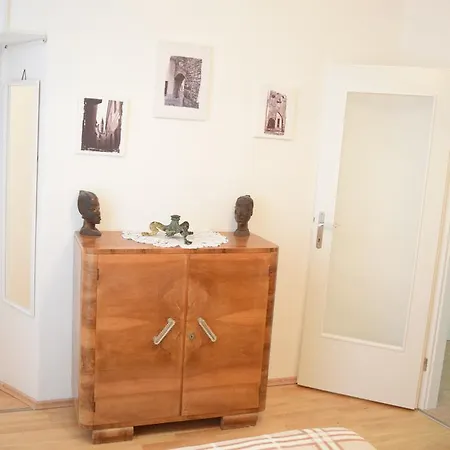 Apartma Mariella アパート